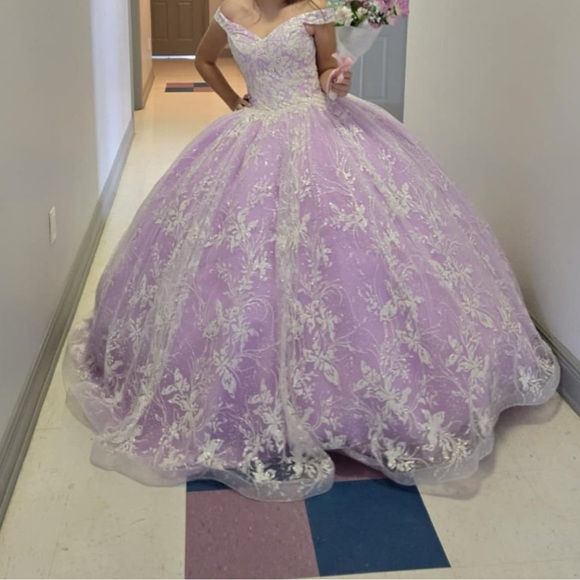 Elegant Lilac Quinceanera Ball Gown - Picture 2 of 2